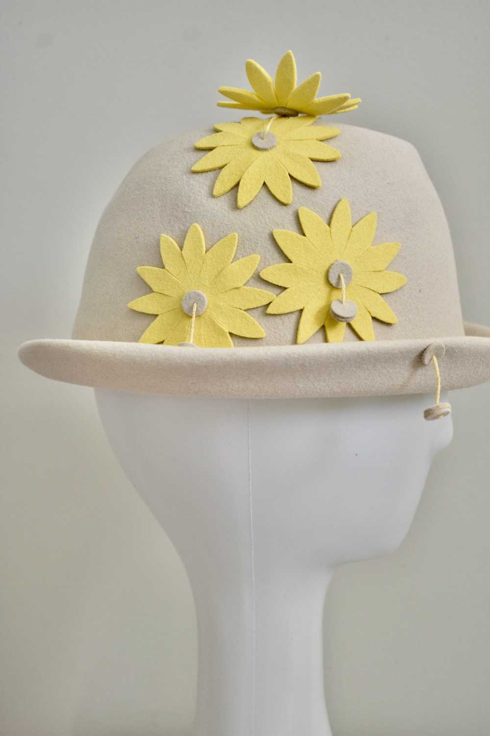 Vintage 1960s Adolfo II Daisy Hat - image 4