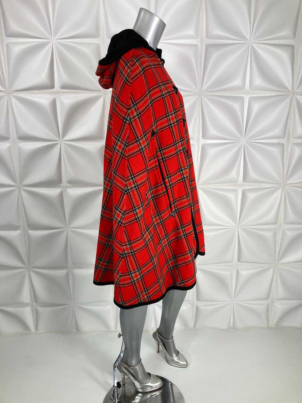 PENDLETON hooded reversible CAPE Coat Red plaid B… - image 5