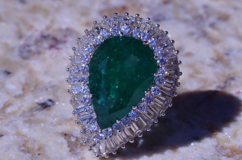 The Times Square: Outstanding Emerald & Diamond R… - image 10