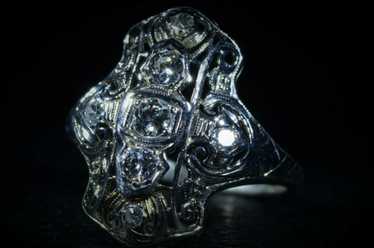 The Flatbush: 18 Karat Edwardian Three Stone Ring… - image 1