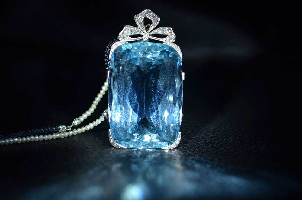 The Evianna: 100 Carat Santa Maria Aquamarine Edw… - image 9