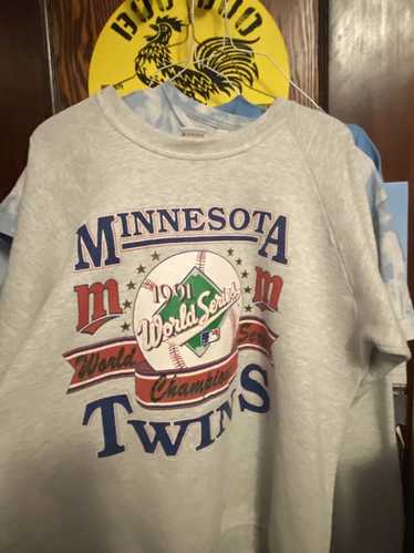 90s Minnesota Twins Twice World Series Sweatshirt - Men's Large – Flying  Apple Vintage