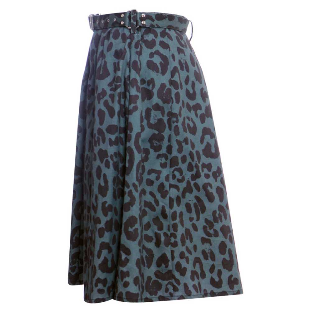 Rika Green skirt with leopard print - image 3