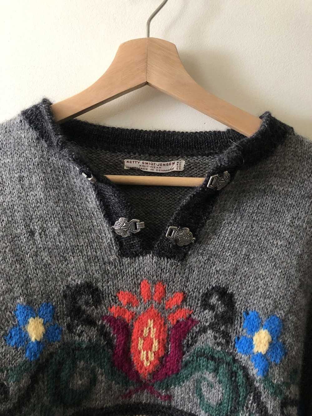 Vintage Hand-Knit Norwegian Flower Sweater - image 3