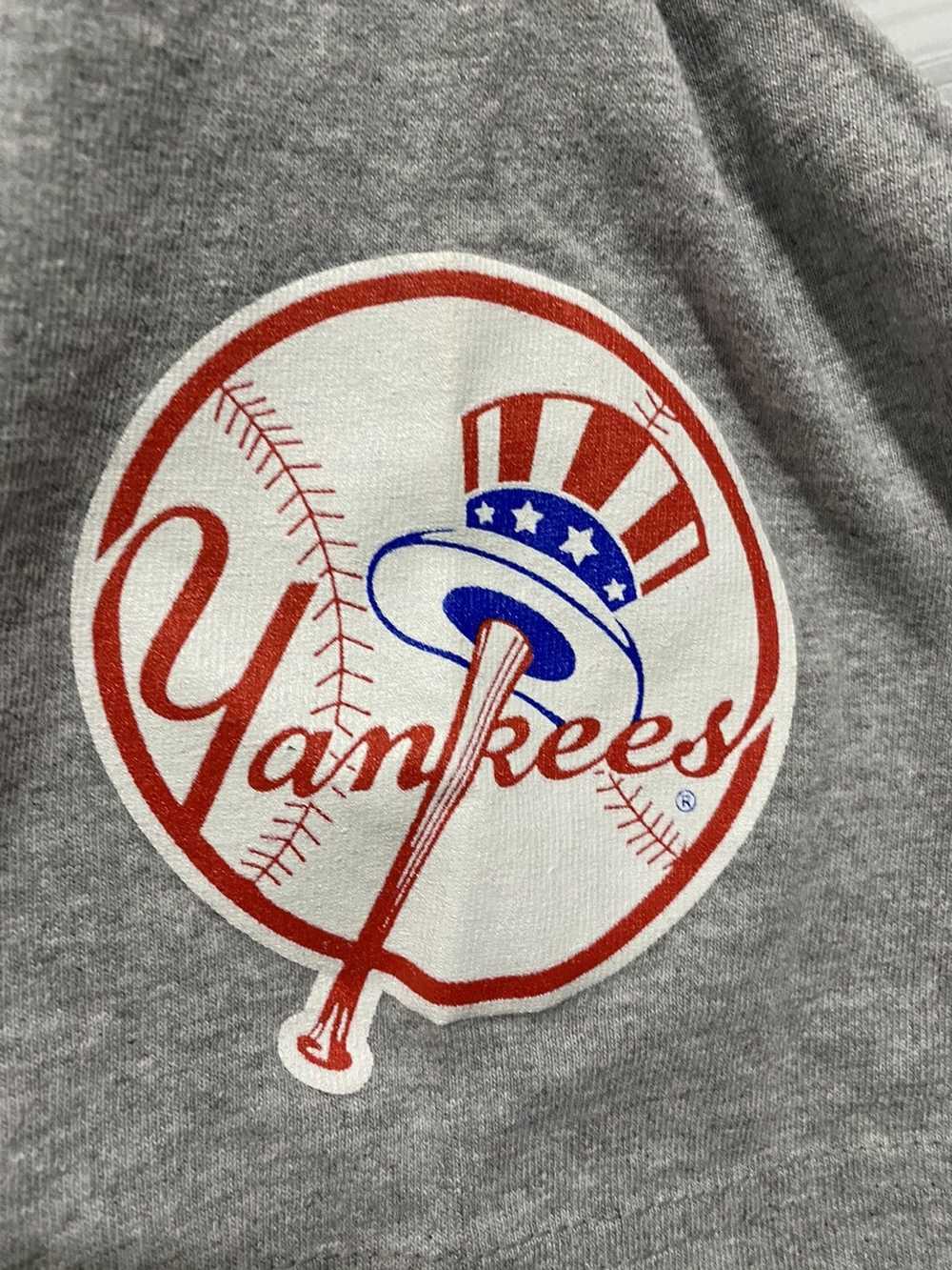 Yankees Thumbs Down T- Shirt – SPORTSCRACK
