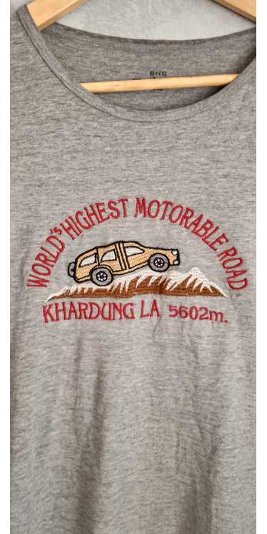 Vintage T-shirt World's Highest motorable road Kh… - image 1