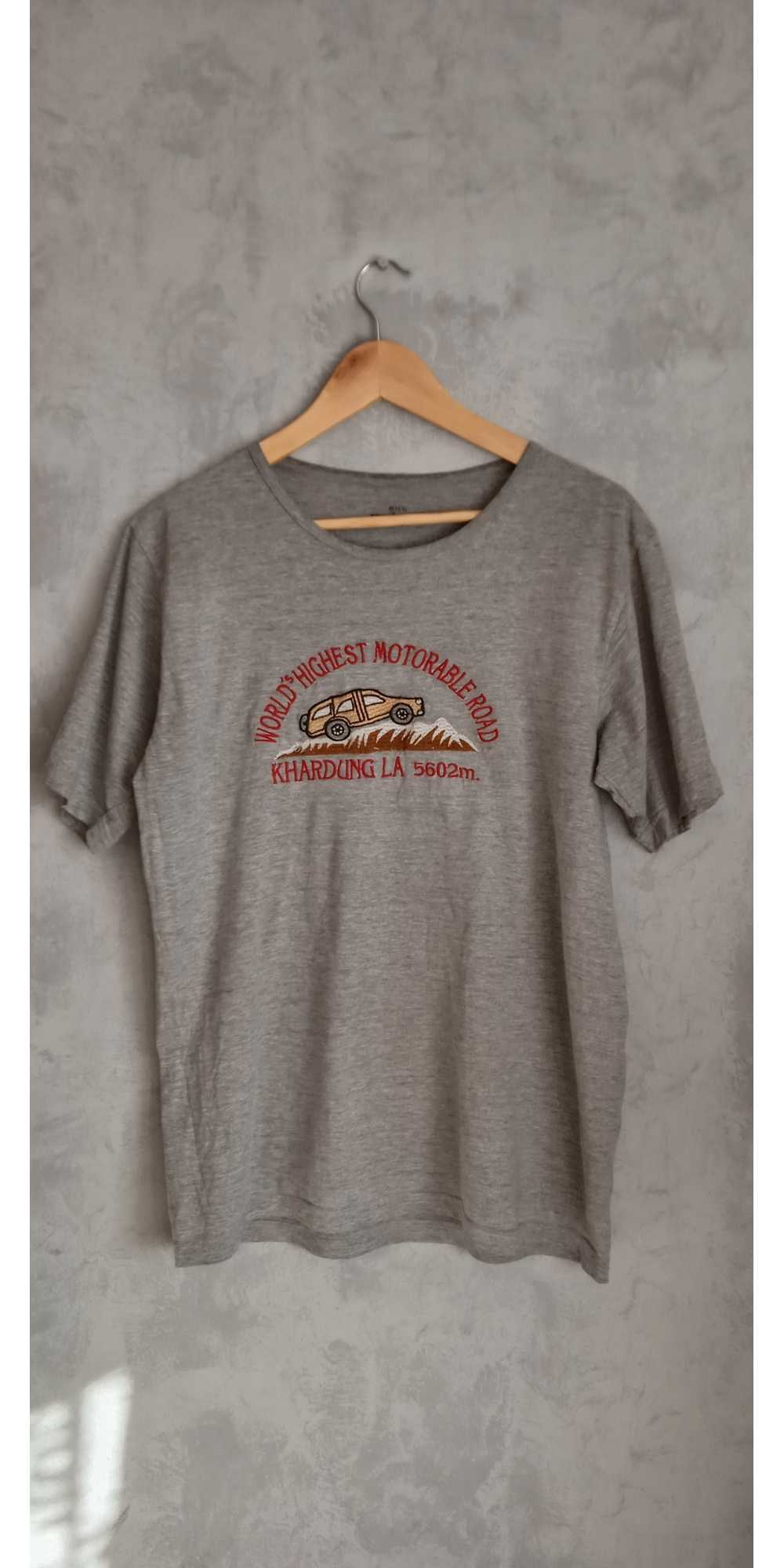 Vintage T-shirt World's Highest motorable road Kh… - image 3