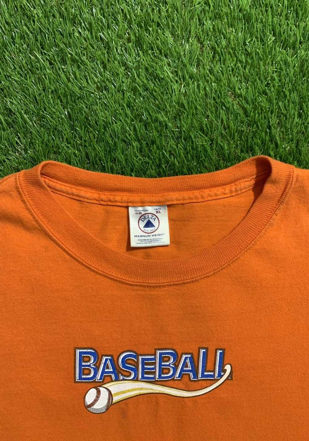 Vintage 90s MLB 🏏⚾️🥎 All Over Print Tshirt . Single stitched Delta Tag,  Made in USA Condition : one hole . Size L/us Length (chiều dài)…