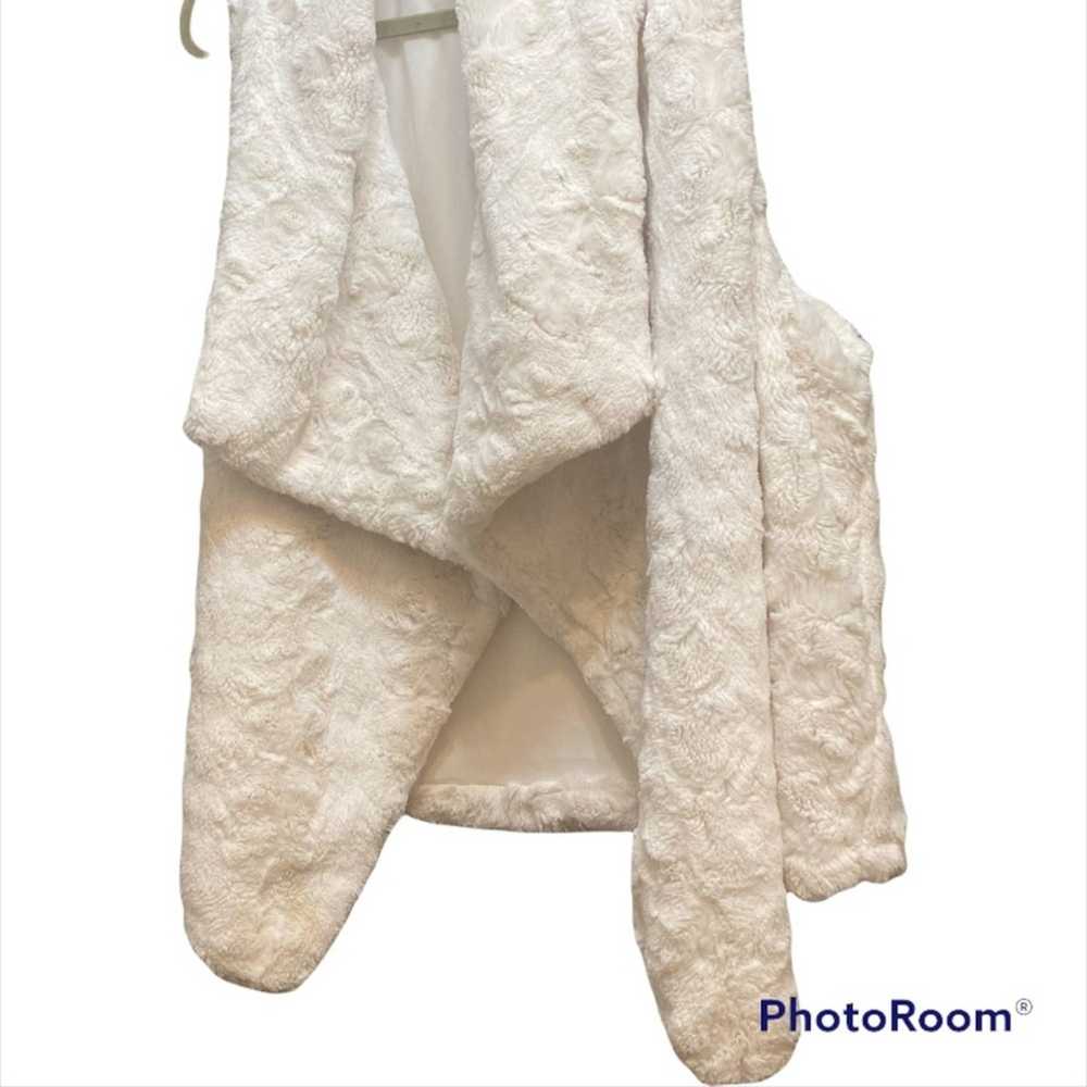 Other Premise white fur wrap size small - image 7