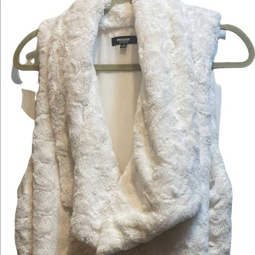 Other Premise white fur wrap size small - image 8