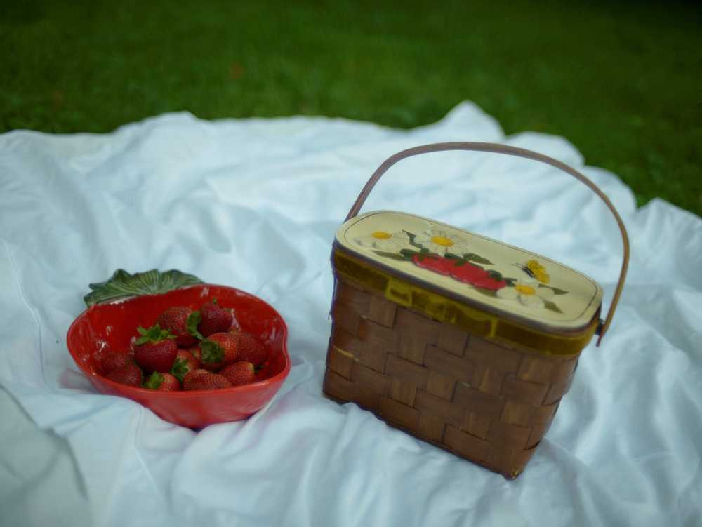 vintage wood carved strawberry top handle basket … - image 2