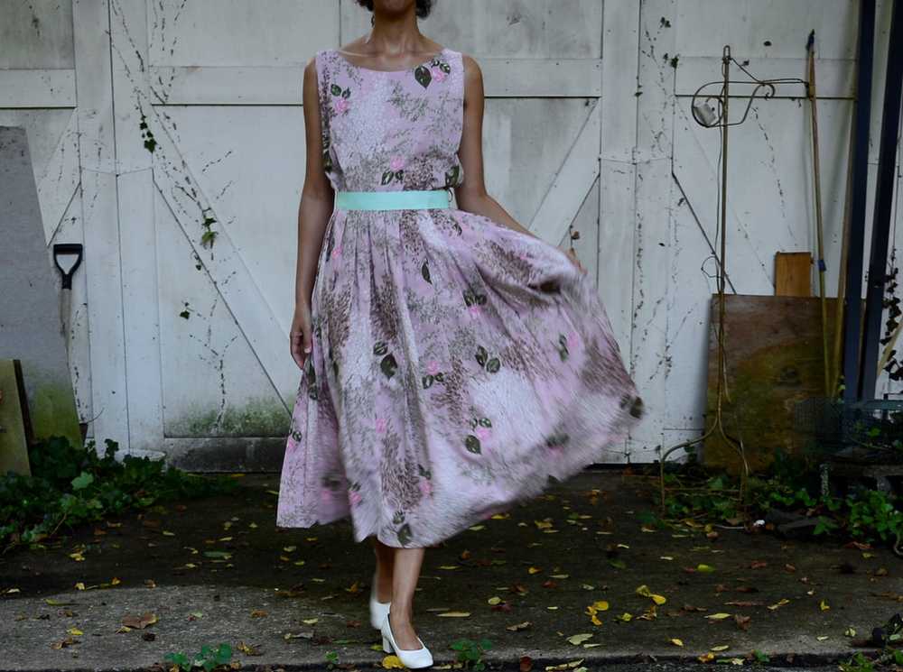 1950s cotton pink floral print pleated fit and fl… - image 4