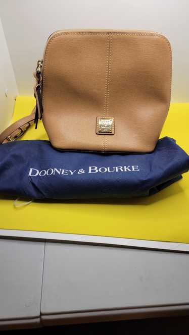 Streetwear Dooney and Bourke