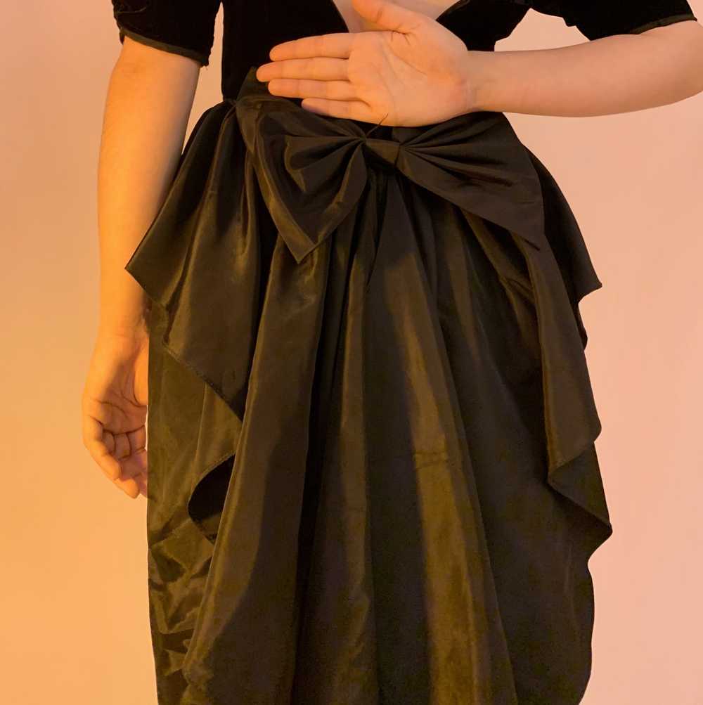 Puff sleeve velvet ruffle dress - image 8