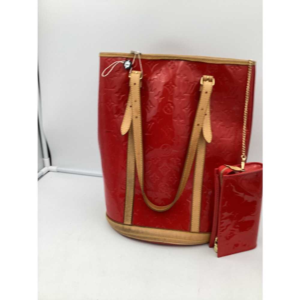 Louis Vuitton Bucket Bag Patent leather in Red - image 2