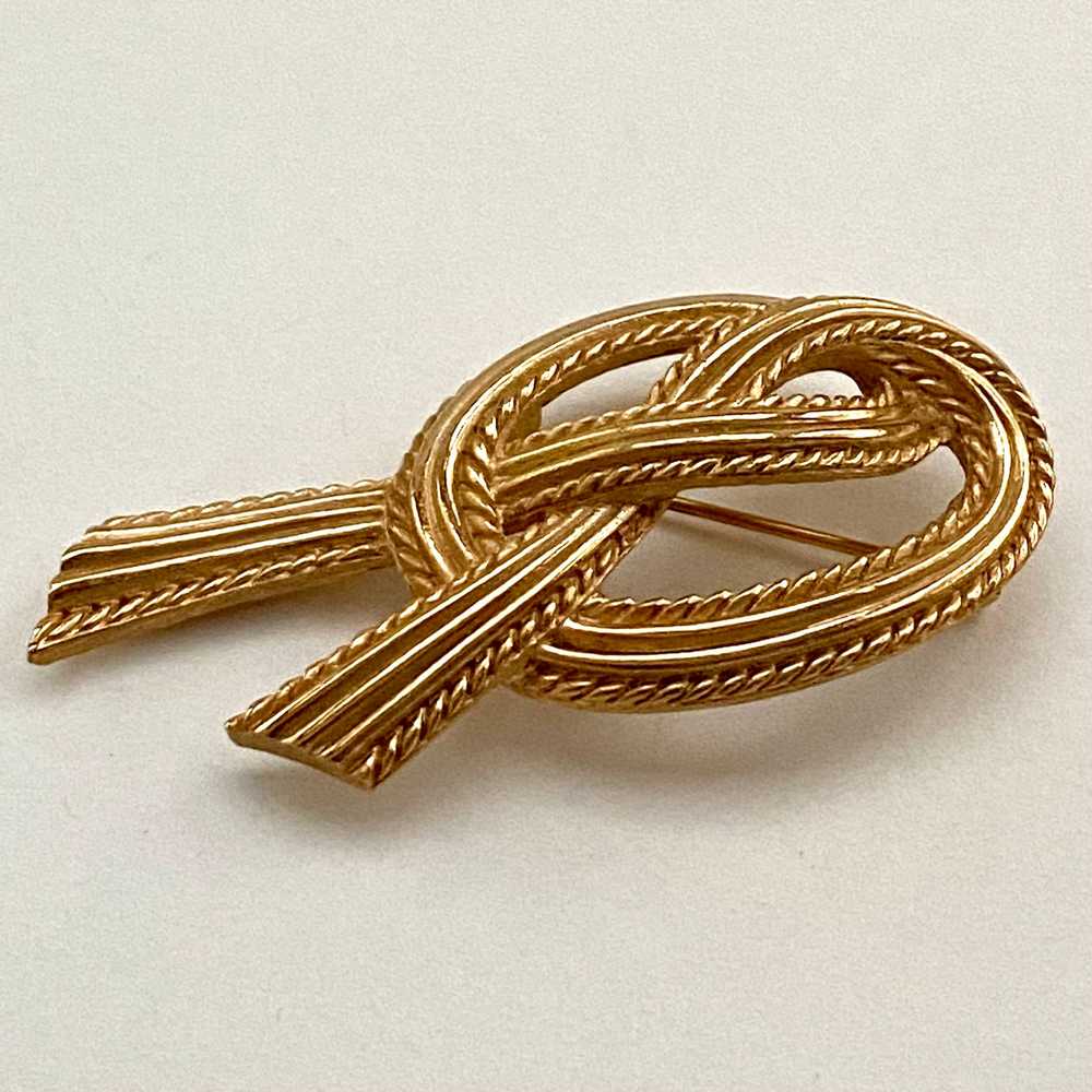 1960s Trifari Gold-Tone Brooch - image 2