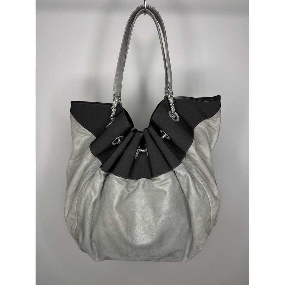 Chanel Coco Cabas leather handbag - image 2