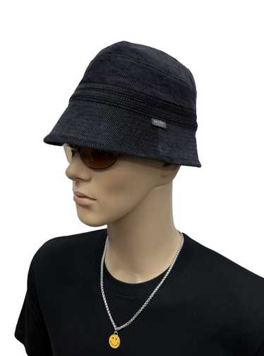 Japanese Niche Designer Bucket Hat Showing Small Face Retro Beggar