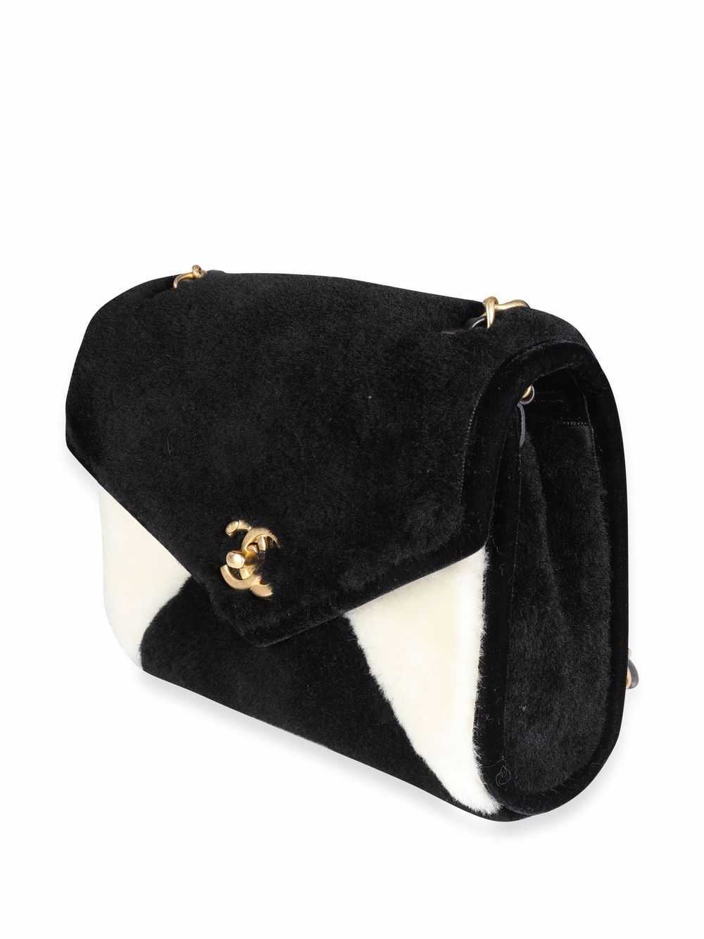 CHANEL Pre-Owned CC Turn-lock shearling shoulder … - image 3