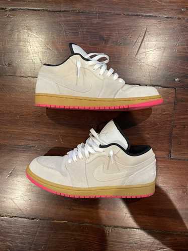 Jordan 1 low hot sale white gum hyper pink