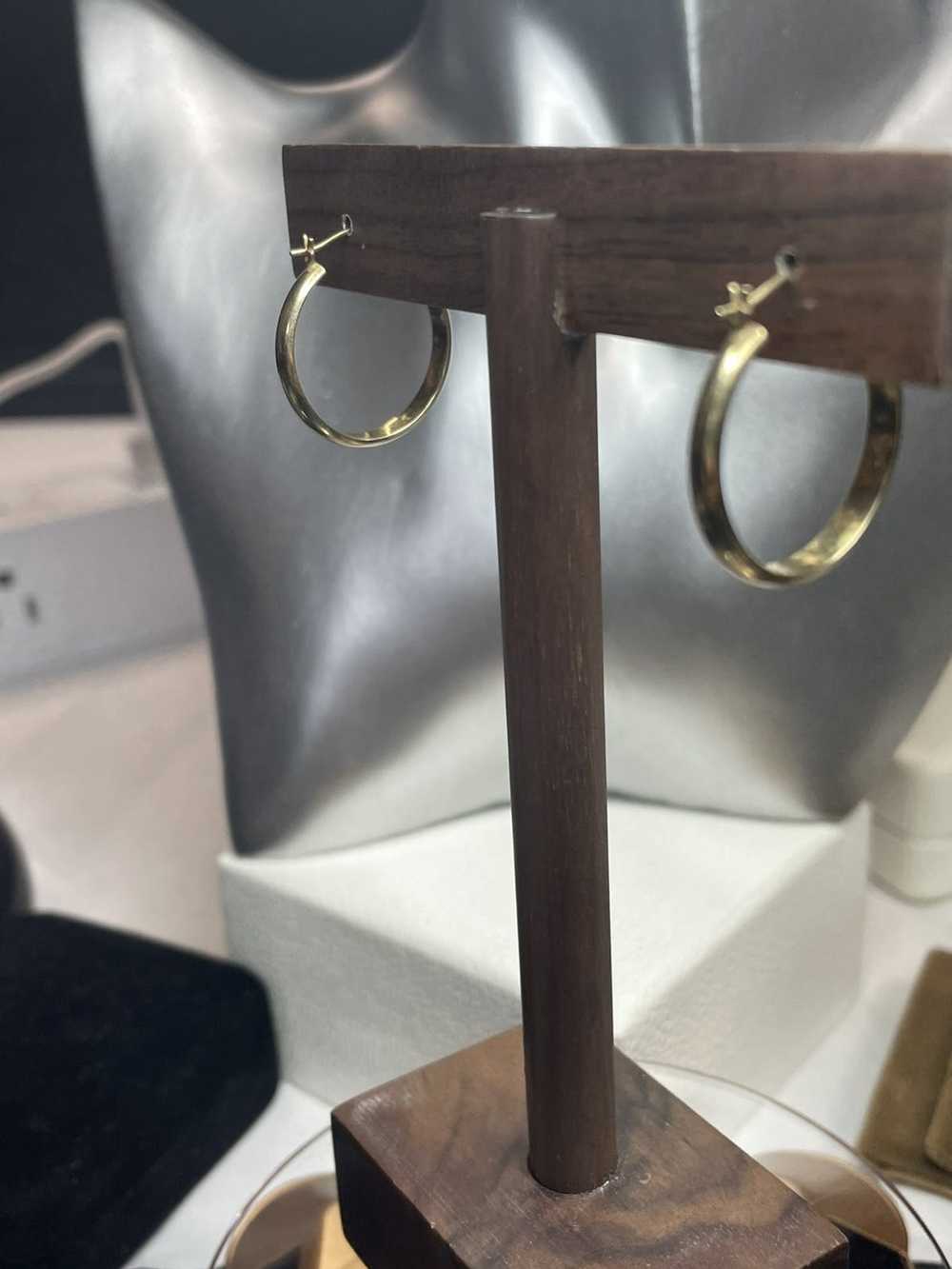 Vintage 14k solid gold smooth hoop earrings - image 3