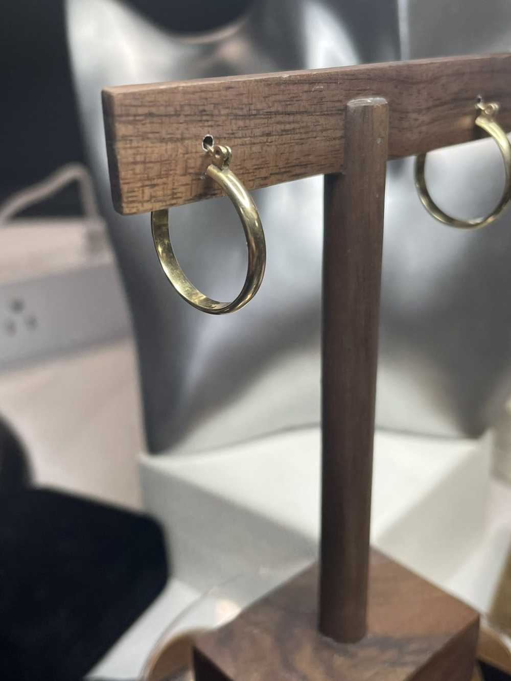 Vintage 14k solid gold smooth hoop earrings - image 4