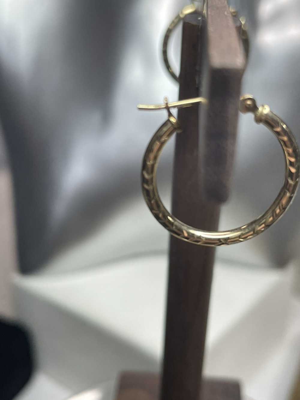 Vintage 14k solid gold hoop earrings - image 3