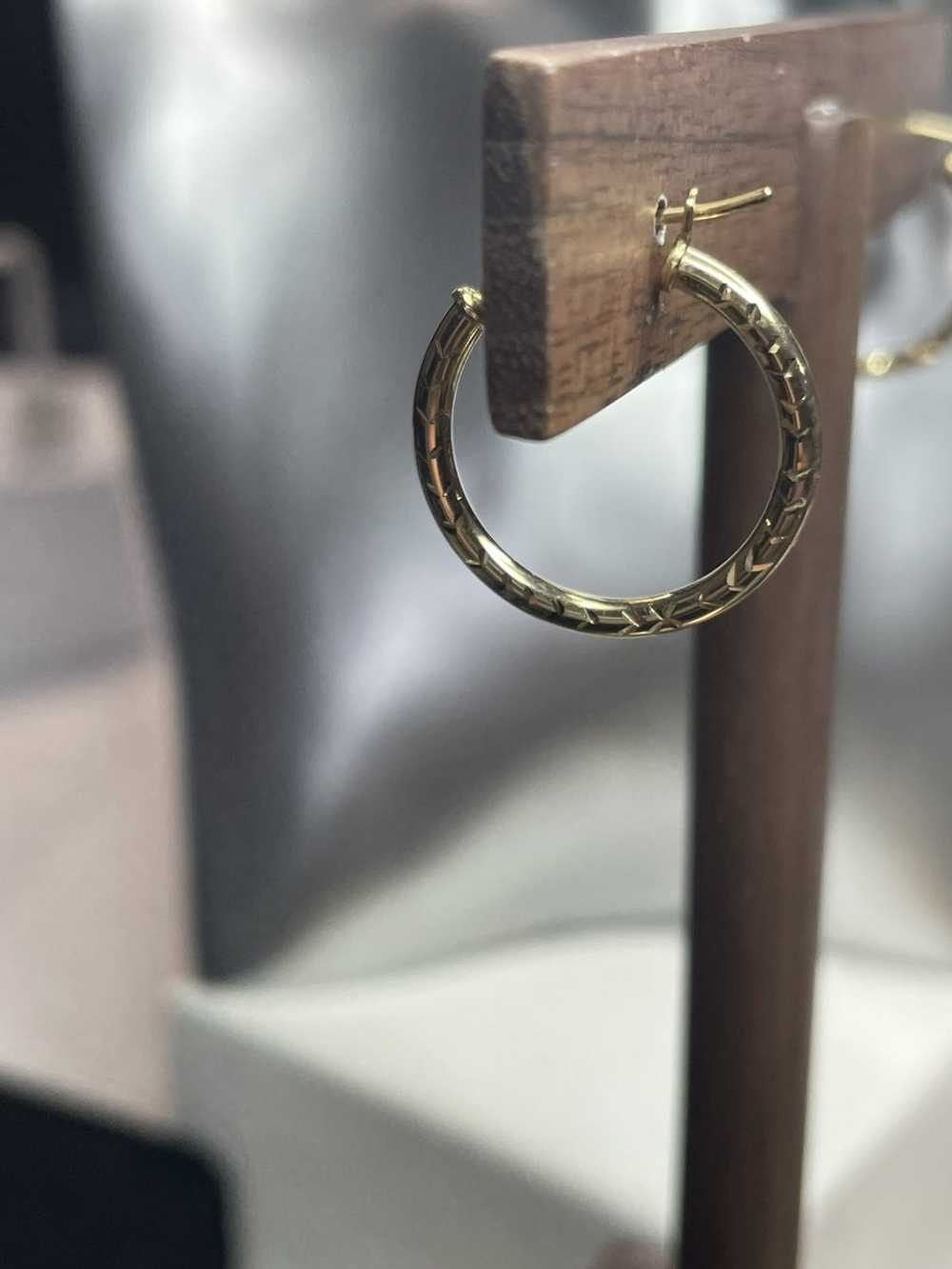 Vintage 14k solid gold hoop earrings - image 4