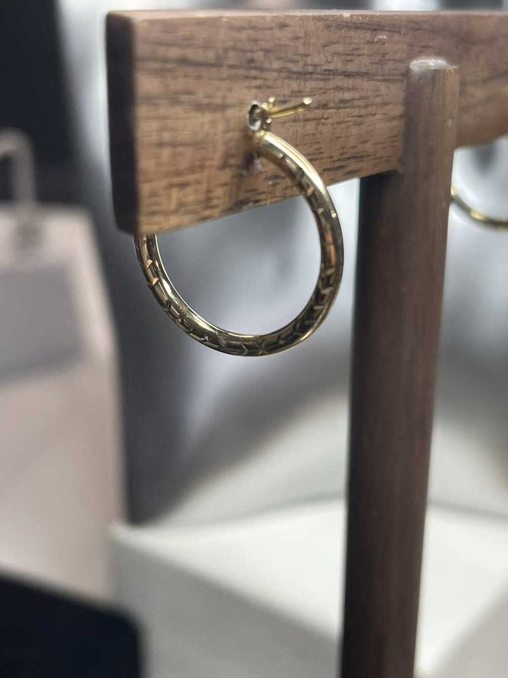 Vintage 14k solid gold hoop earrings - image 5