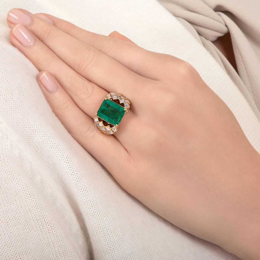Estate 5.31 Carat Colombian Emerald and Diamond R… - image 5