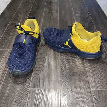 Jordan university of michigan football top trainer 2 flyknit training shoes