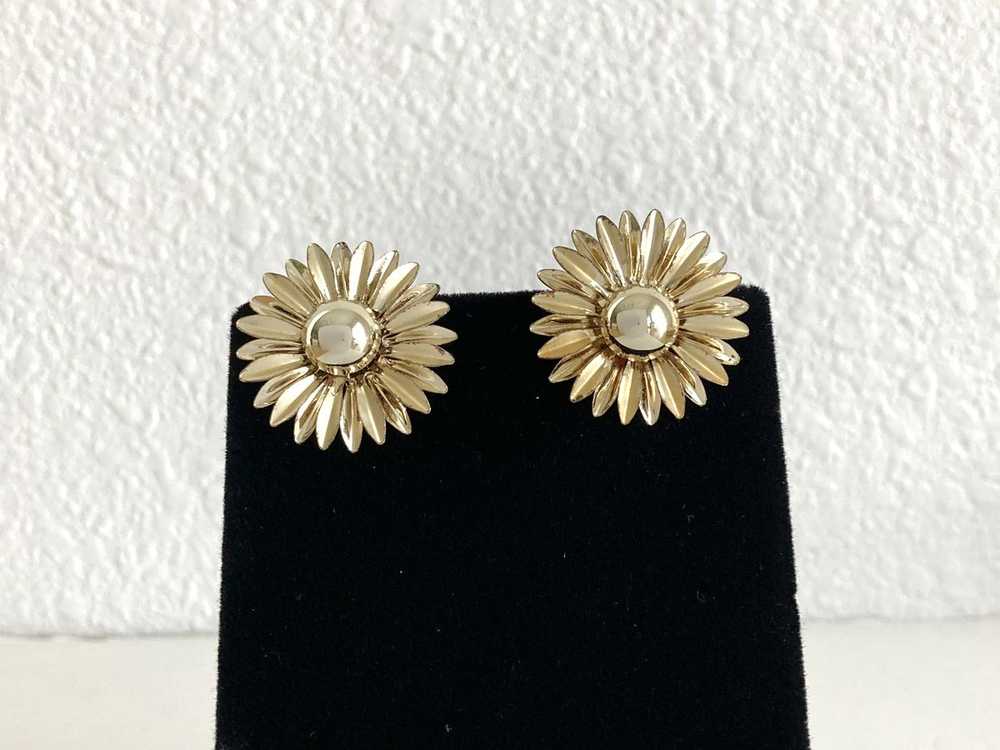 Gold Tone Daisy Clip On Earrings - image 4
