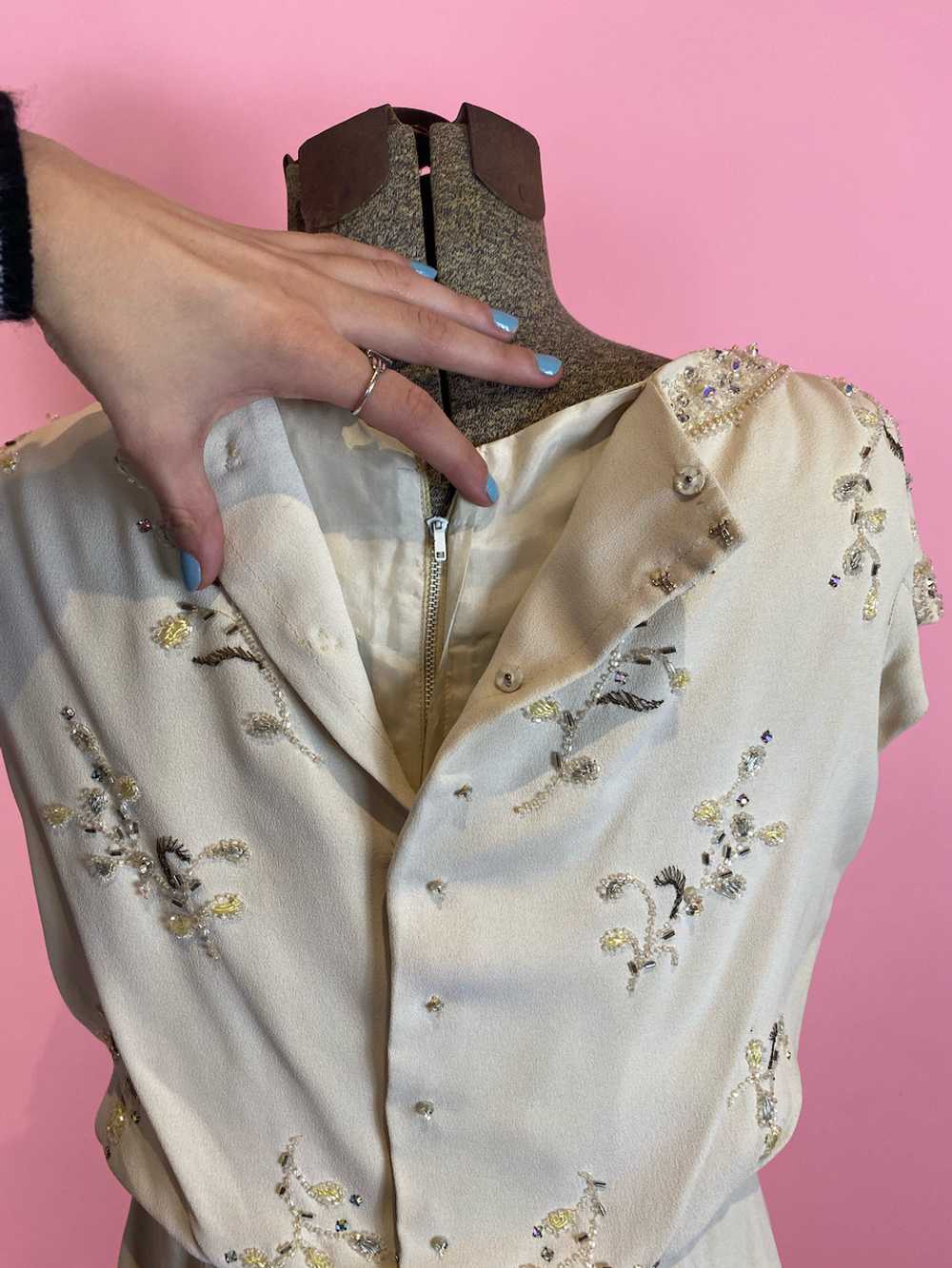 1950s Cream Silk Beaded Embroidered Dress - image 8