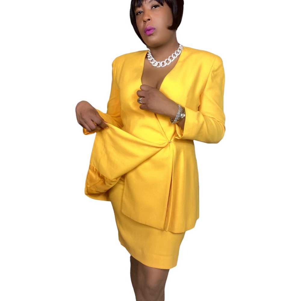 90s Yellow Donna Karan Wool Skirt Suit Size 12 - image 10