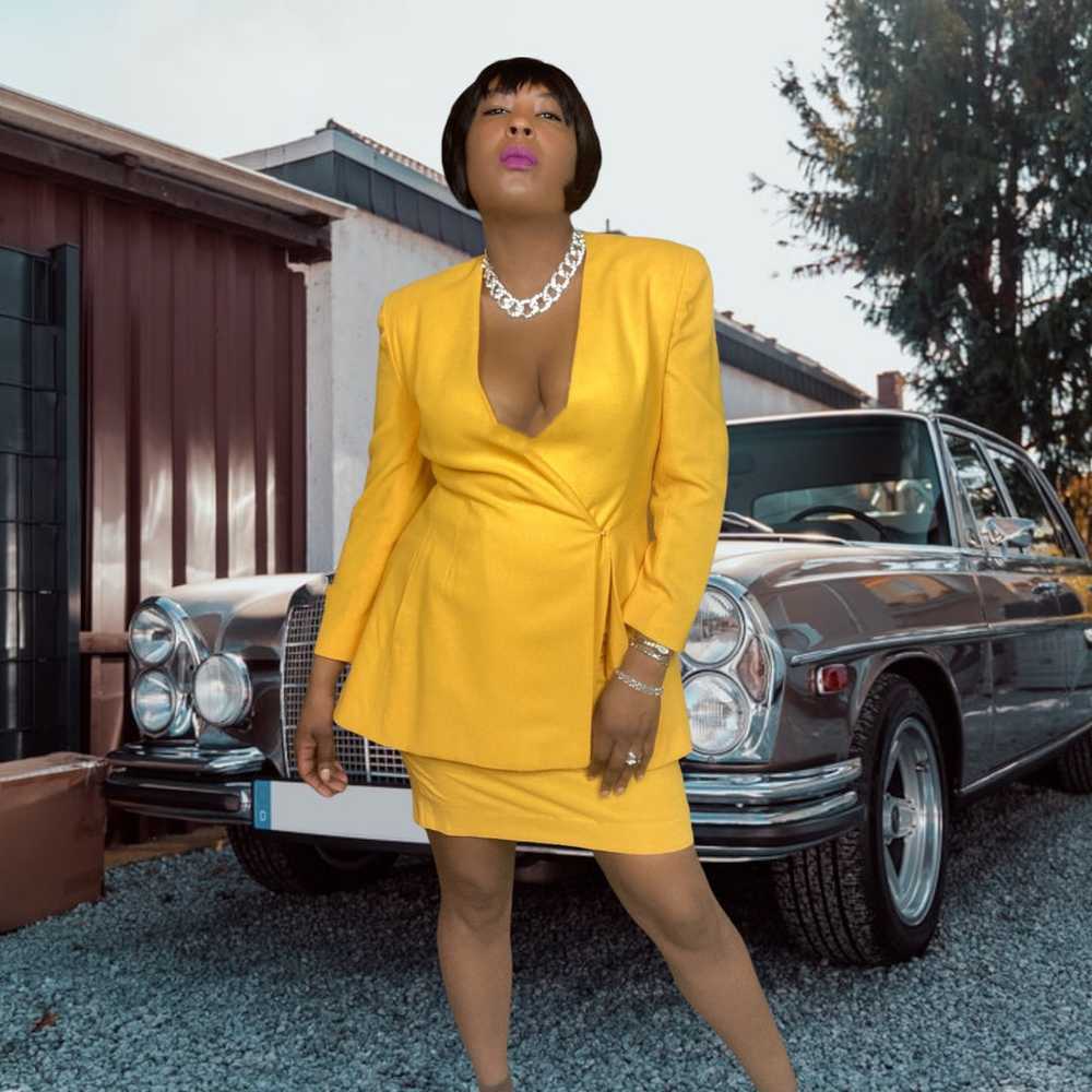 90s Yellow Donna Karan Wool Skirt Suit Size 12 - image 5