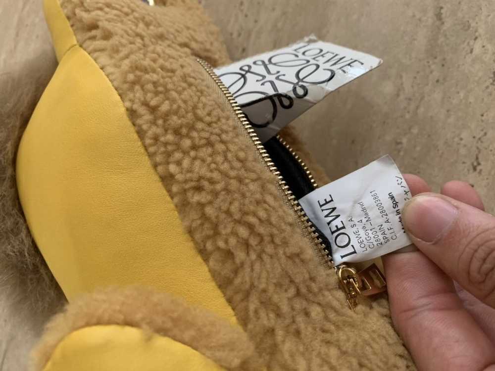 Loewe $1400 Loewe leather and shearling lion bag - image 4