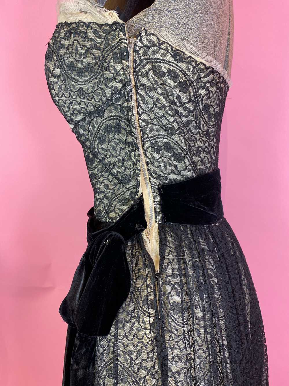 1950s Layered Lace Strapless Dress - image 6