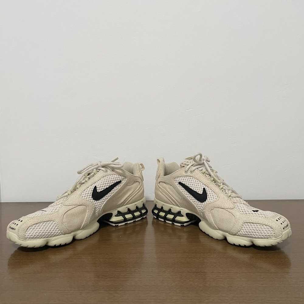 Nike × Stussy Zoom Spiridon Caged 2 Fossil - image 3