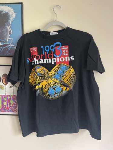 Vintage 1993 Chicago Bulls Shattered Backboard NBA Changes T-Shirt