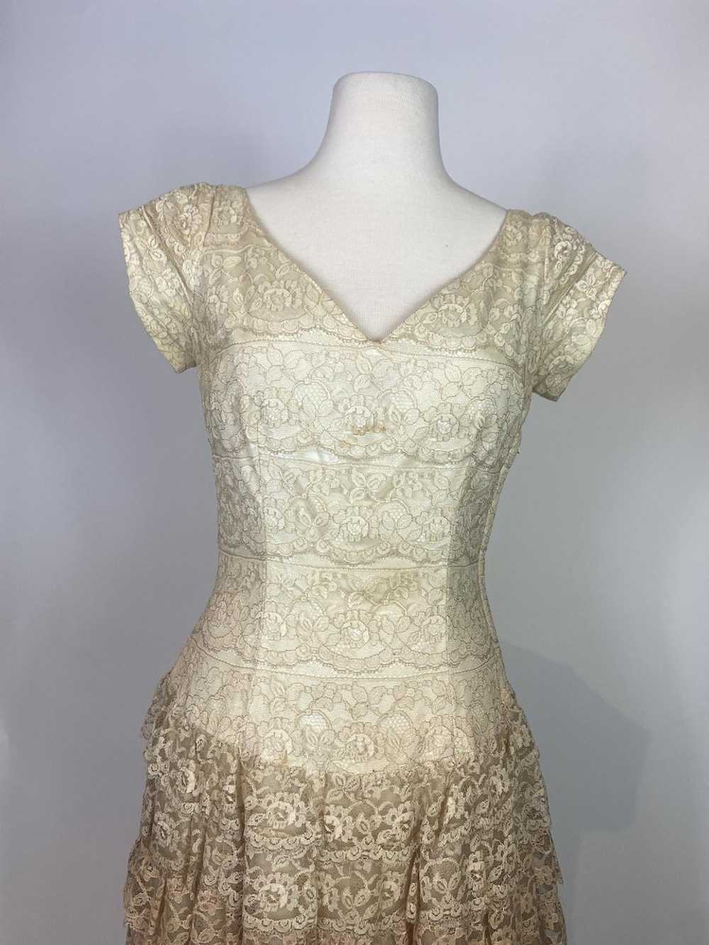 1950s Tiered Ombre Lace Swing Dress - image 2