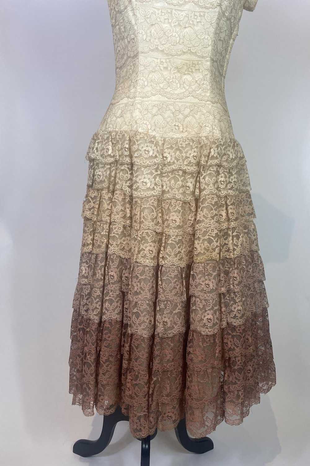 1950s Tiered Ombre Lace Swing Dress - image 3