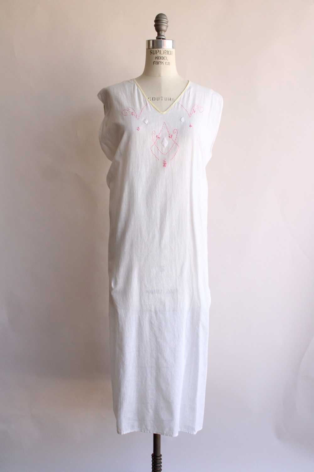 Antique 1910s 1920s White Cotton Embroidered Nigh… - image 1