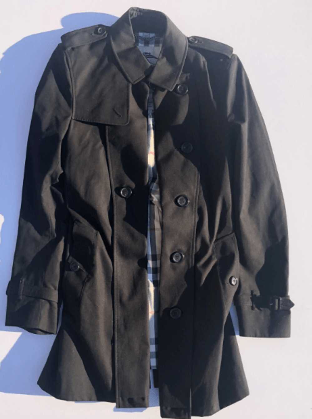 Burberry The Kensington Trench Coat In Black Size… - image 3