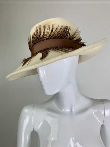 Dolores 70’s Cream Felt Feathered Fedora Style Hat - image 1