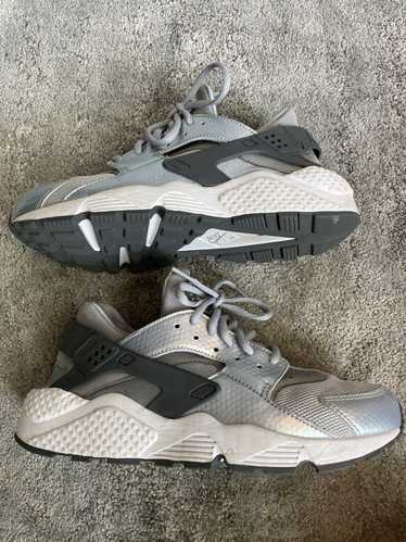 Nike Womens Metallic Silver/Grey Huarache