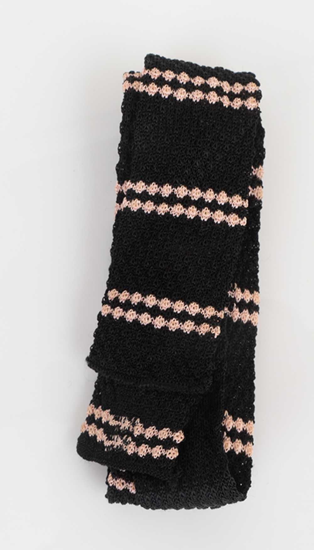 1950s Knit Tie in Black and Pink - image 2