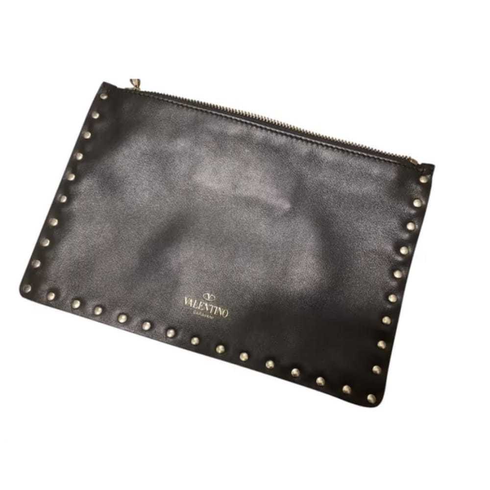 Valentino Garavani Rockstud leather clutch bag - image 2