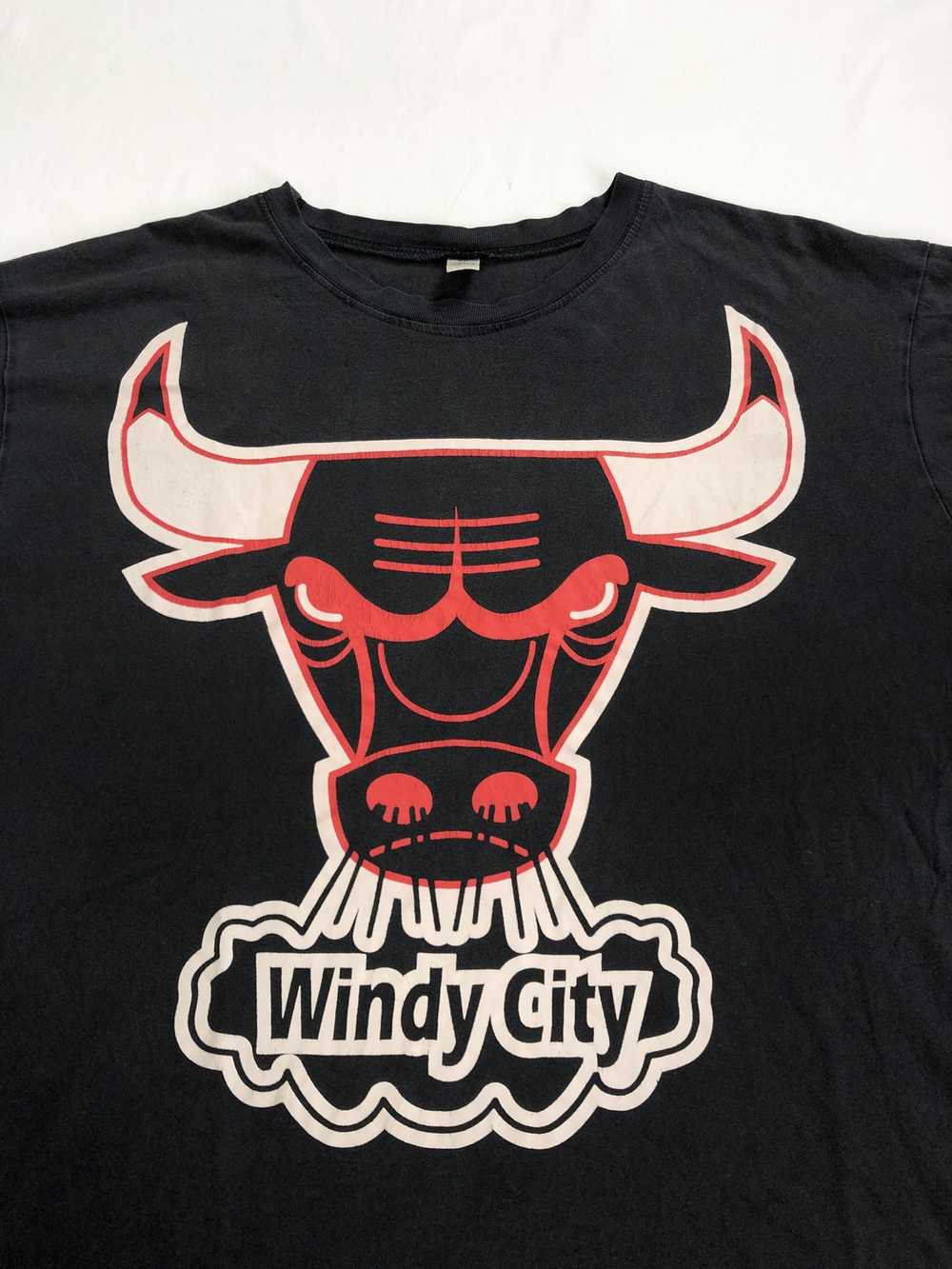 NBA × Rap Tees × Vintage Vintage Chicago Bulls Wi… - image 4