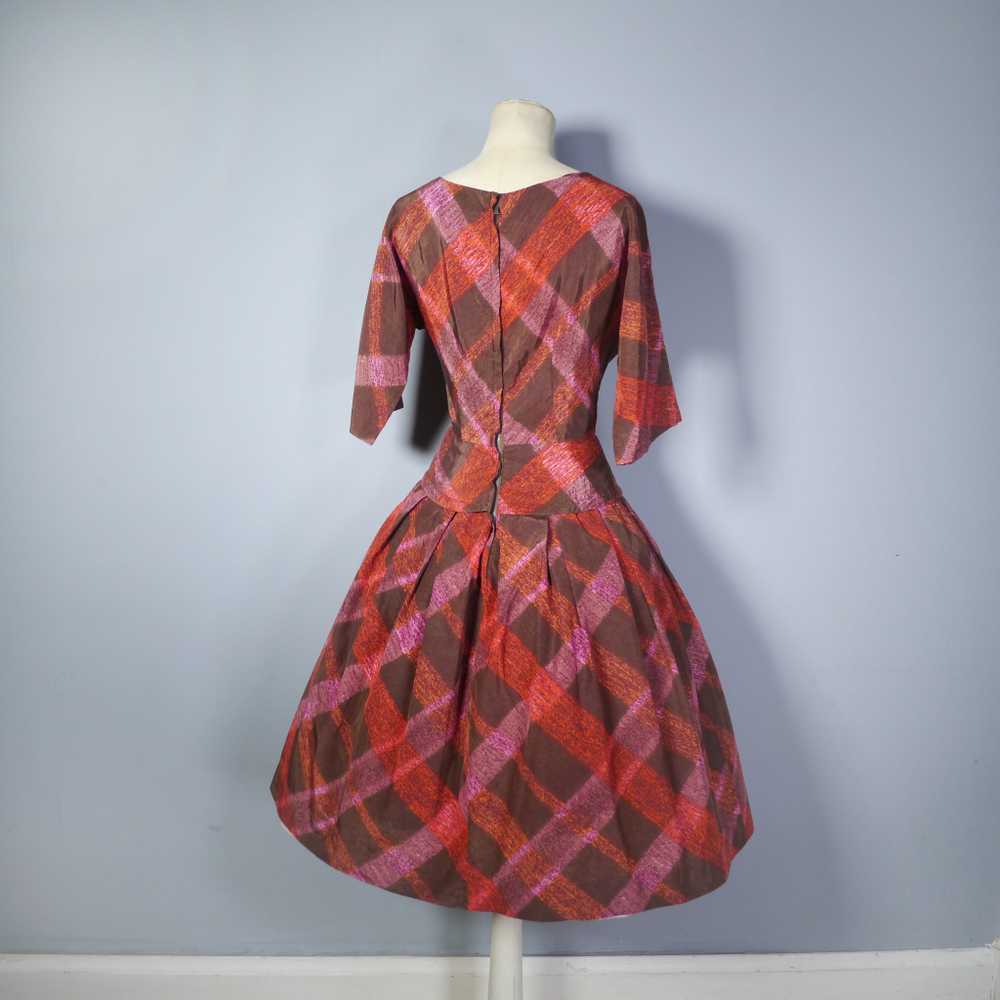 50s 60s TOWN TEMPO DARK RED PAINTERLY CHECK DROP … - image 10