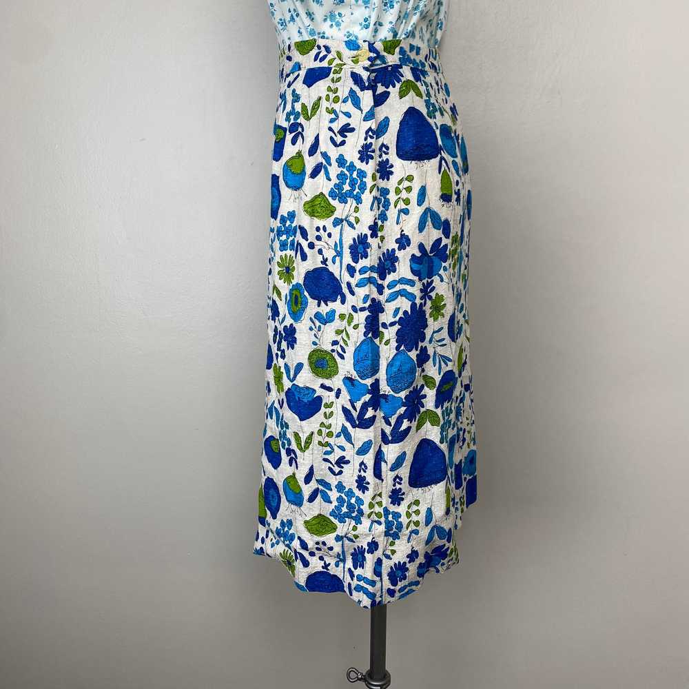 1960s Blue Floral Pencil Skirt, Size Small, 25.5"… - image 4